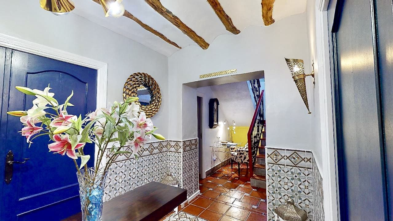 12 soveværelse Guesthouse/B & B til salg i Baza med swimmingpool garage - € 1.250.000 (Ref: 8633730)