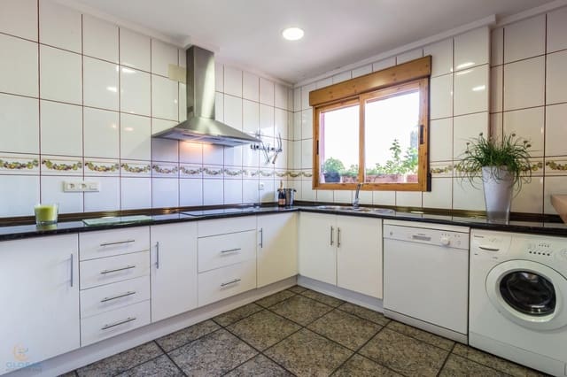 5 soveværelse Guesthouse/B & B til salg i Orba - € 459.000 (Ref: 8793878)