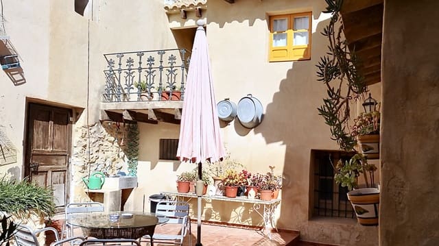 7 bedroom Guesthouse/B & B for sale in El Campello - € 625,000 (Ref: 9274727)