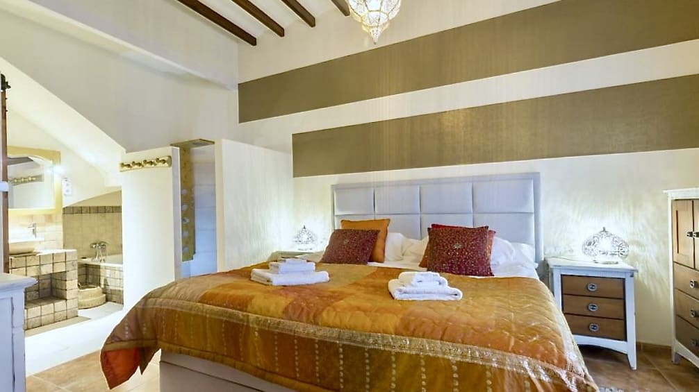 8 bedroom Guesthouse/B & B for rent in Benissa with garage - € 5,000 (Ref: 9823533)