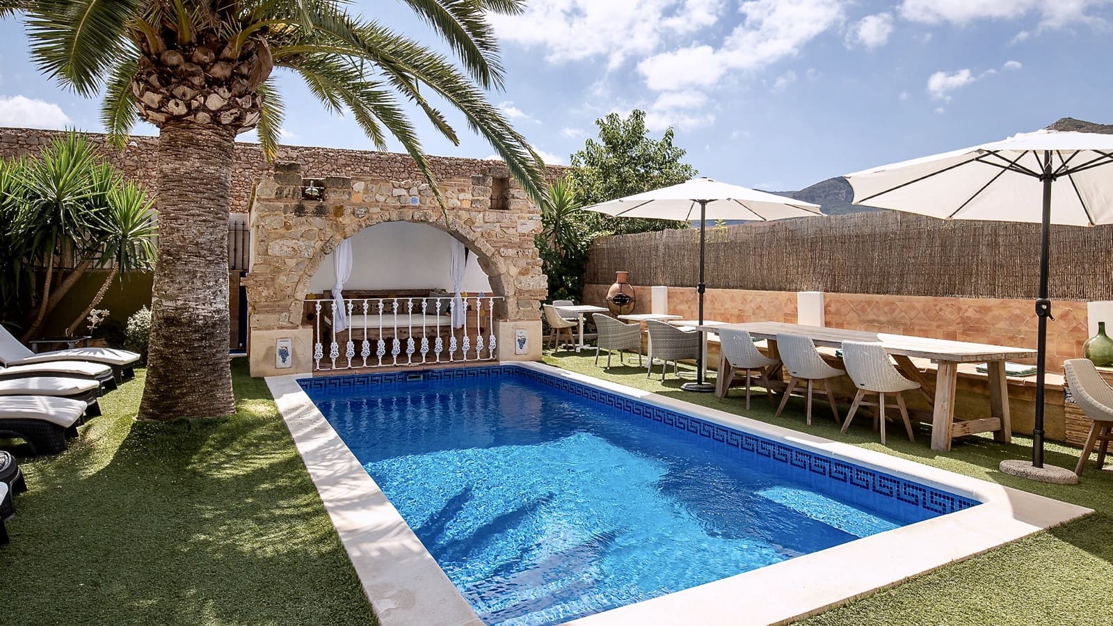 8 bedroom Guesthouse/B & B for rent in Benissa with garage - € 5,000 (Ref: 9823533)