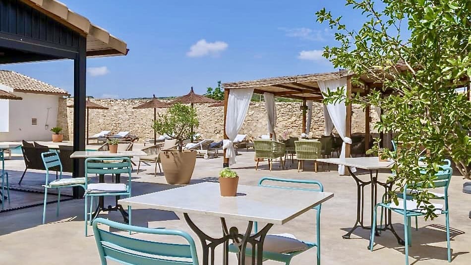 9 bedroom Guesthouse/B & B for sale in Pinoso with pool - € 1,225,000 (Ref: 9877116)