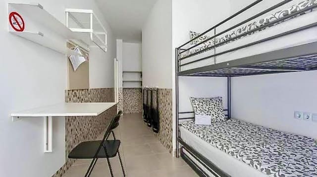 Pensión/Hostal de 8 habitaciones en Calpe / Calp en venta - 350.000 € (Ref: 9979288)