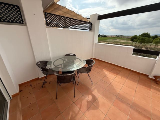 Penthouse til salg i Alhama de Murcia med swimmingpool - € 95.000 (Ref: 9322596)