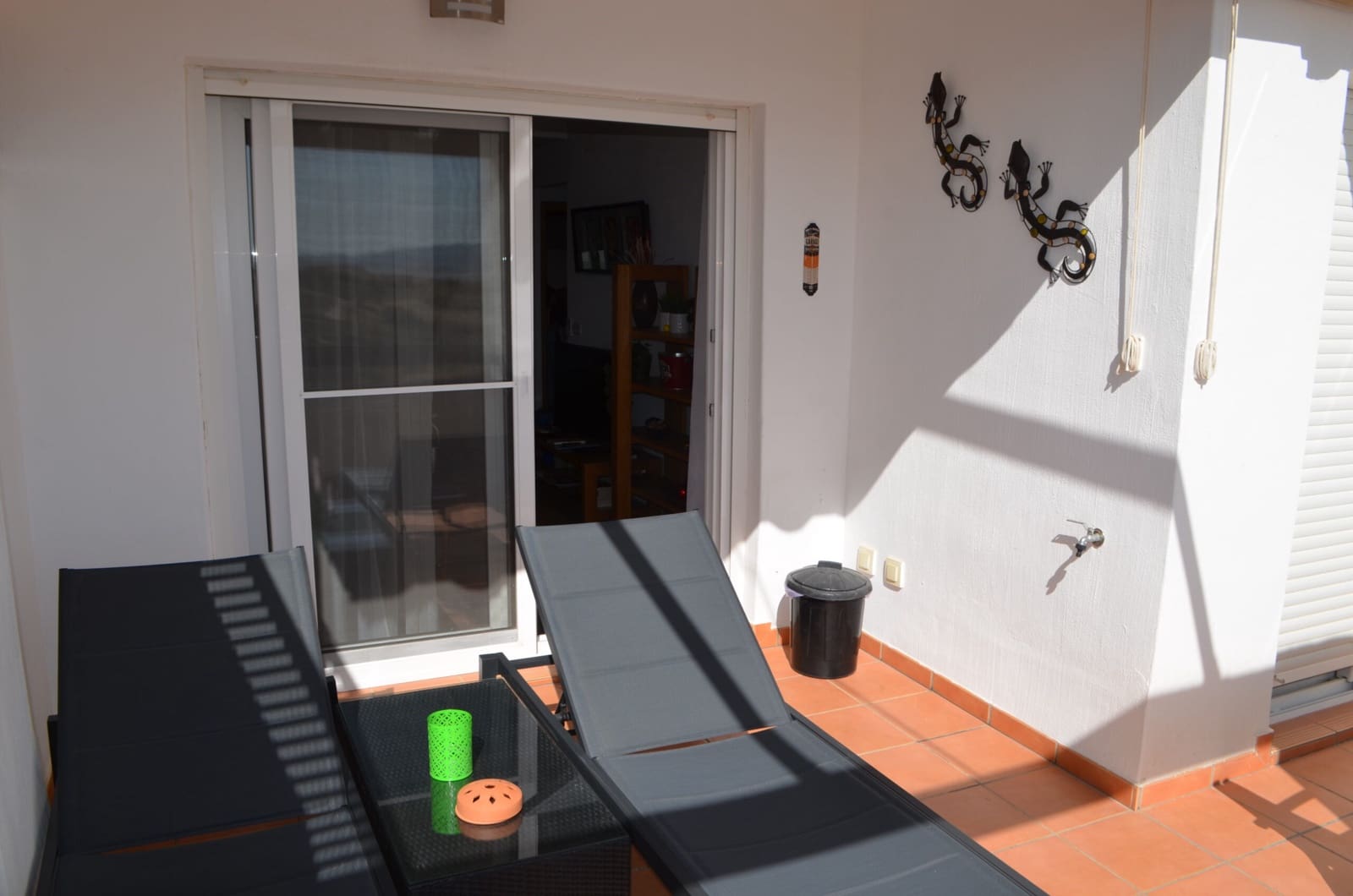 2 makuuhuone Kattohuoneisto myytävänä paikassa Condado de Alhama mukana uima-altaan 
autotalli - 129 000 € (Ref: 9395838)