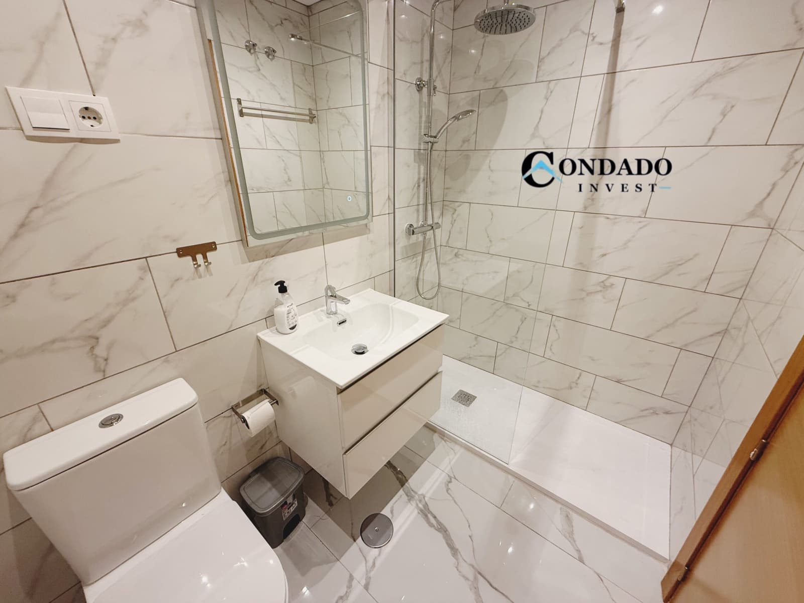 2 makuuhuone Kattohuoneisto myytävänä paikassa Condado de Alhama mukana uima-altaan 
autotalli - 135 000 € (Ref: 9451852)