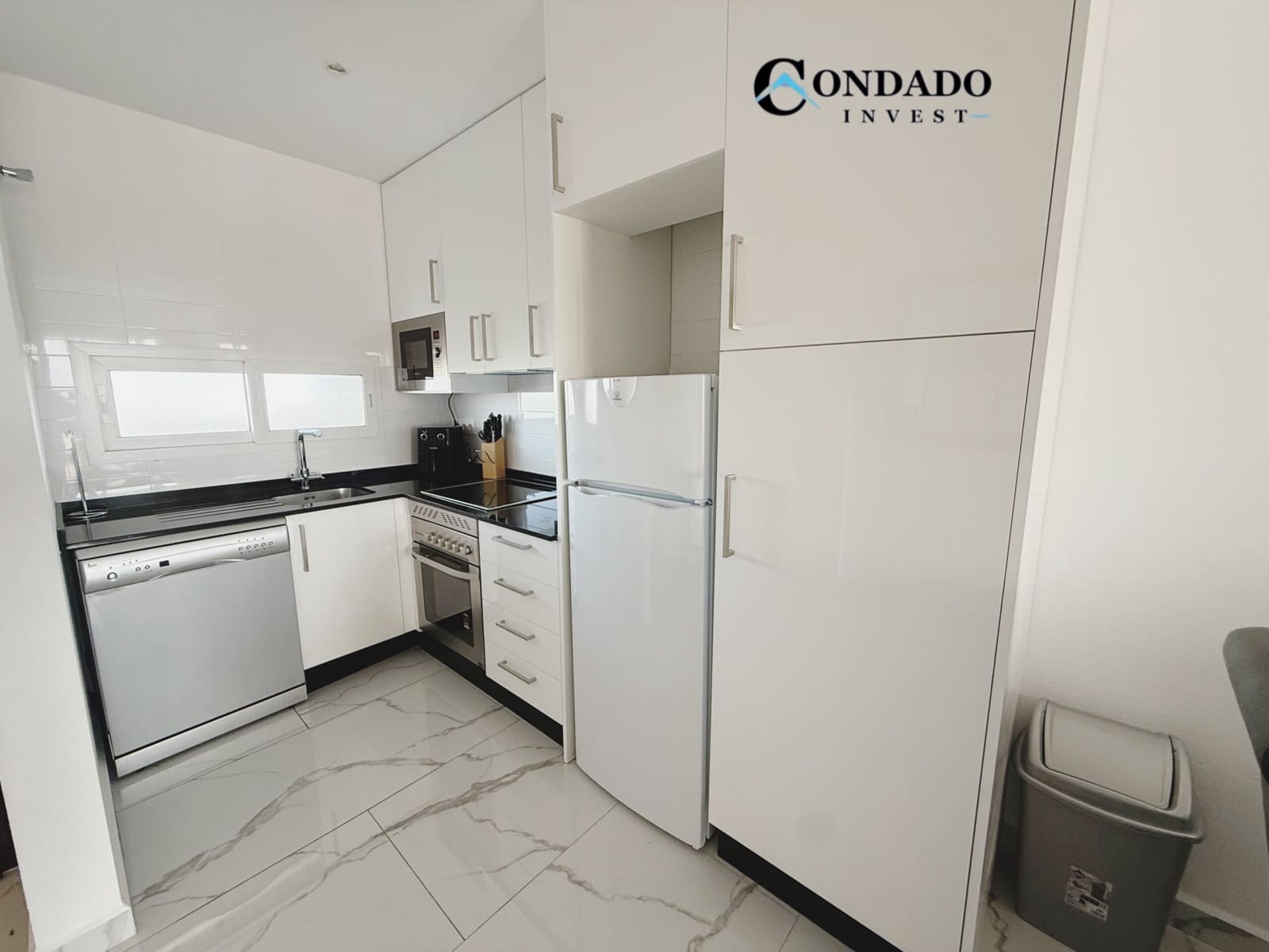 2 makuuhuone Kattohuoneisto myytävänä paikassa Condado de Alhama mukana uima-altaan 
autotalli - 135 000 € (Ref: 9451852)