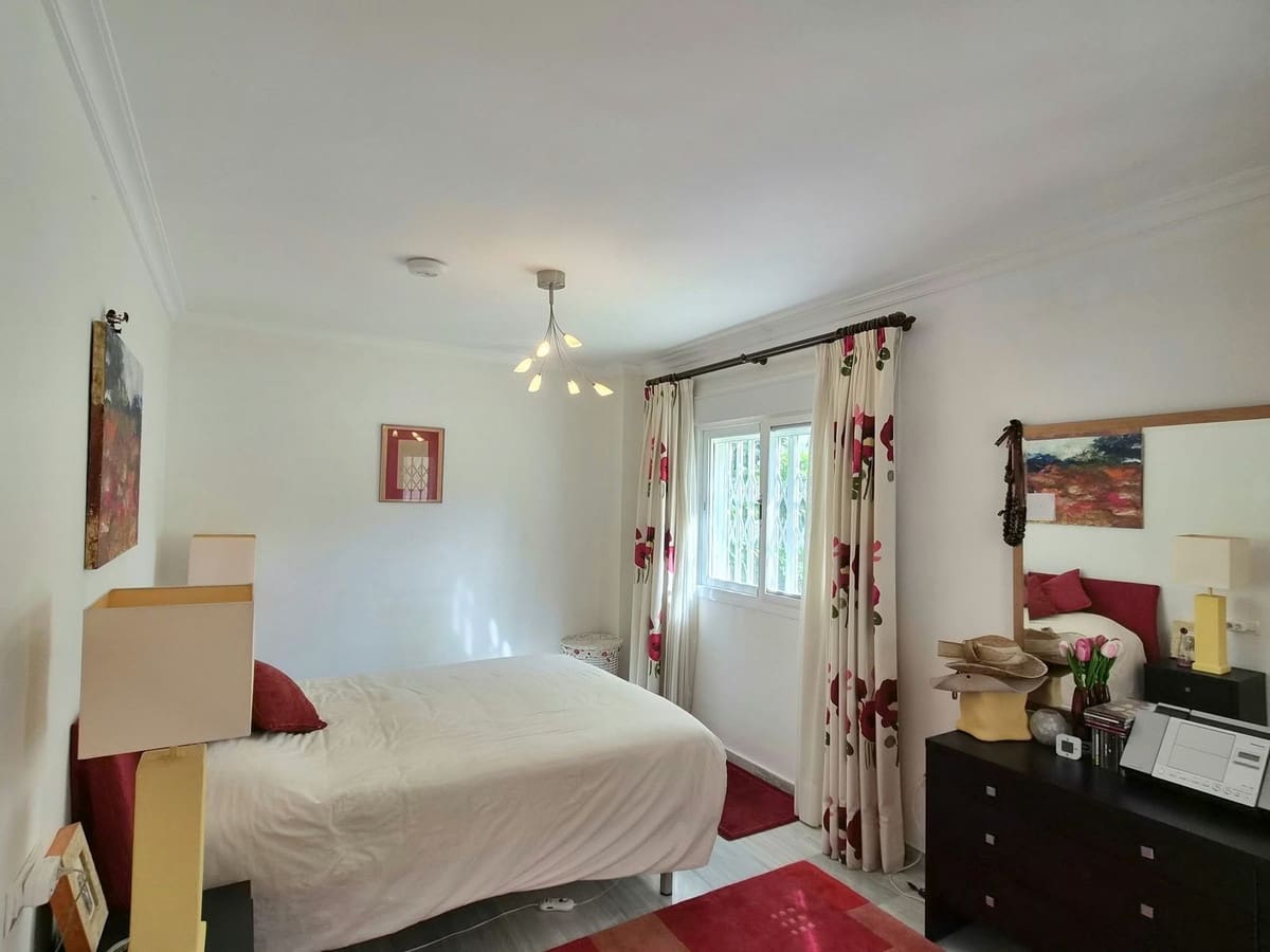 3 bedroom Apartment for sale in Alhaurin Golf with pool garage - € 379,000 (Ref: 10163628)