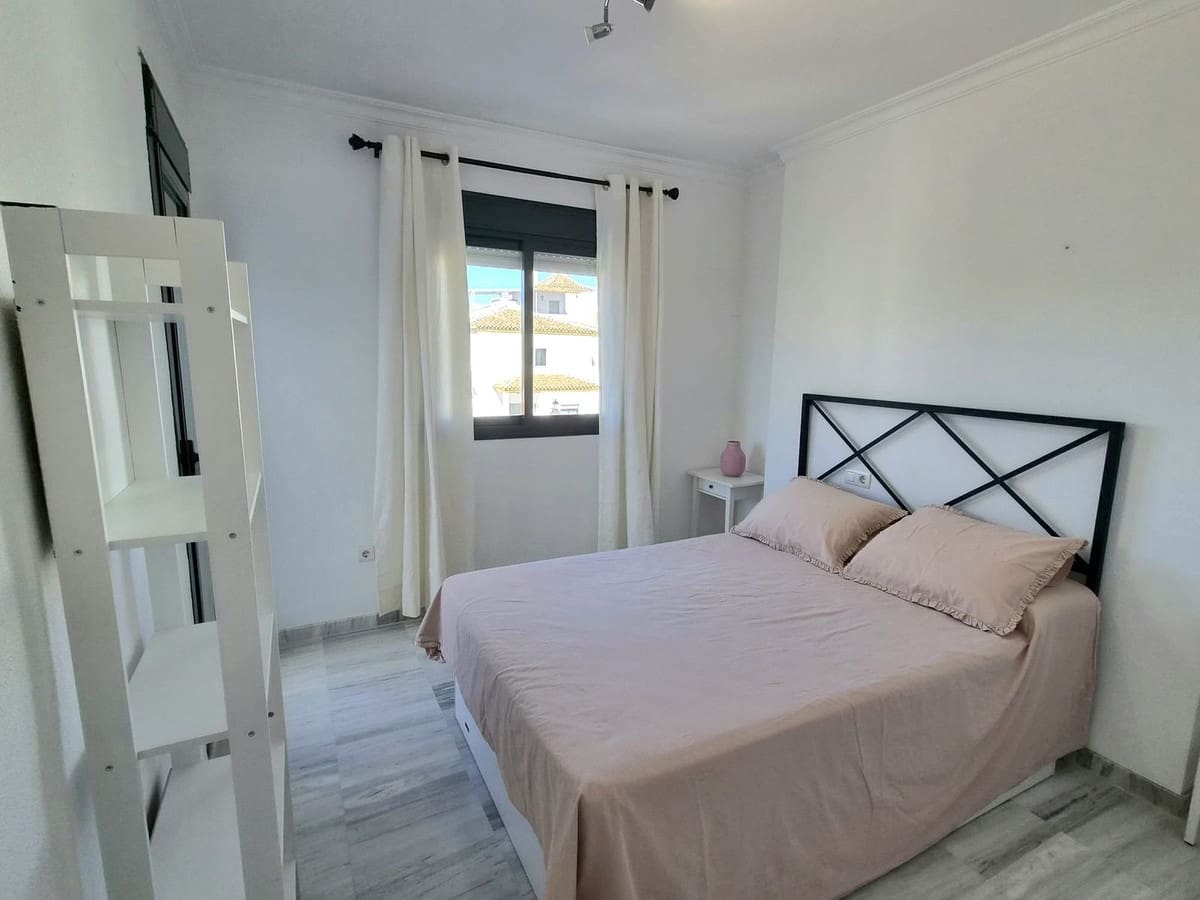 Apartamento de 2 habitaciones en Alhaurín Golf en alquiler con piscina garaje - 1.250 € (Ref: 10169319)