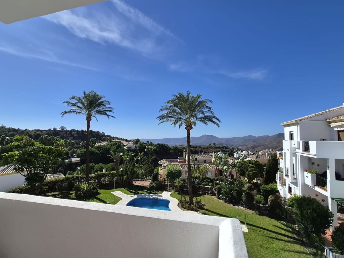 Apartamento de 2 habitaciones en Alhaurín Golf en alquiler con piscina garaje - 1.250 € (Ref: 10169319)