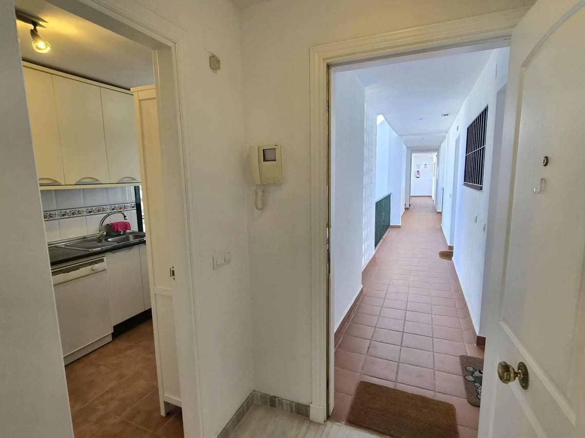 Apartamento de 2 habitaciones en Alhaurín Golf en alquiler con piscina garaje - 1.250 € (Ref: 10169319)