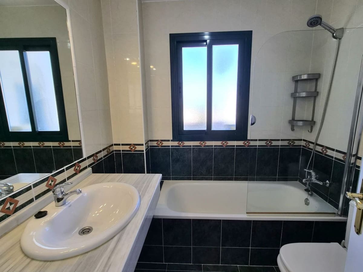 Apartamento de 2 habitaciones en Alhaurín Golf en alquiler con piscina garaje - 1.250 € (Ref: 10169319)