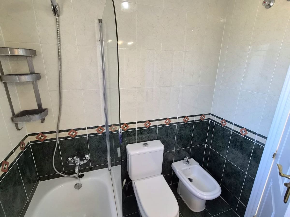 Apartamento de 2 habitaciones en Alhaurín Golf en alquiler con piscina garaje - 1.250 € (Ref: 10169319)