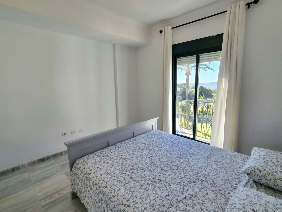 Apartamento de 2 habitaciones en Alhaurín Golf en alquiler con piscina garaje - 1.250 € (Ref: 10169319)