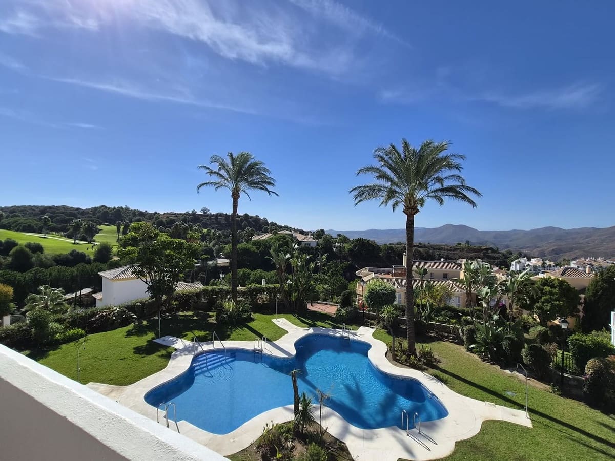 Apartamento de 2 habitaciones en Alhaurín Golf en alquiler con piscina garaje - 1.250 € (Ref: 10169319)