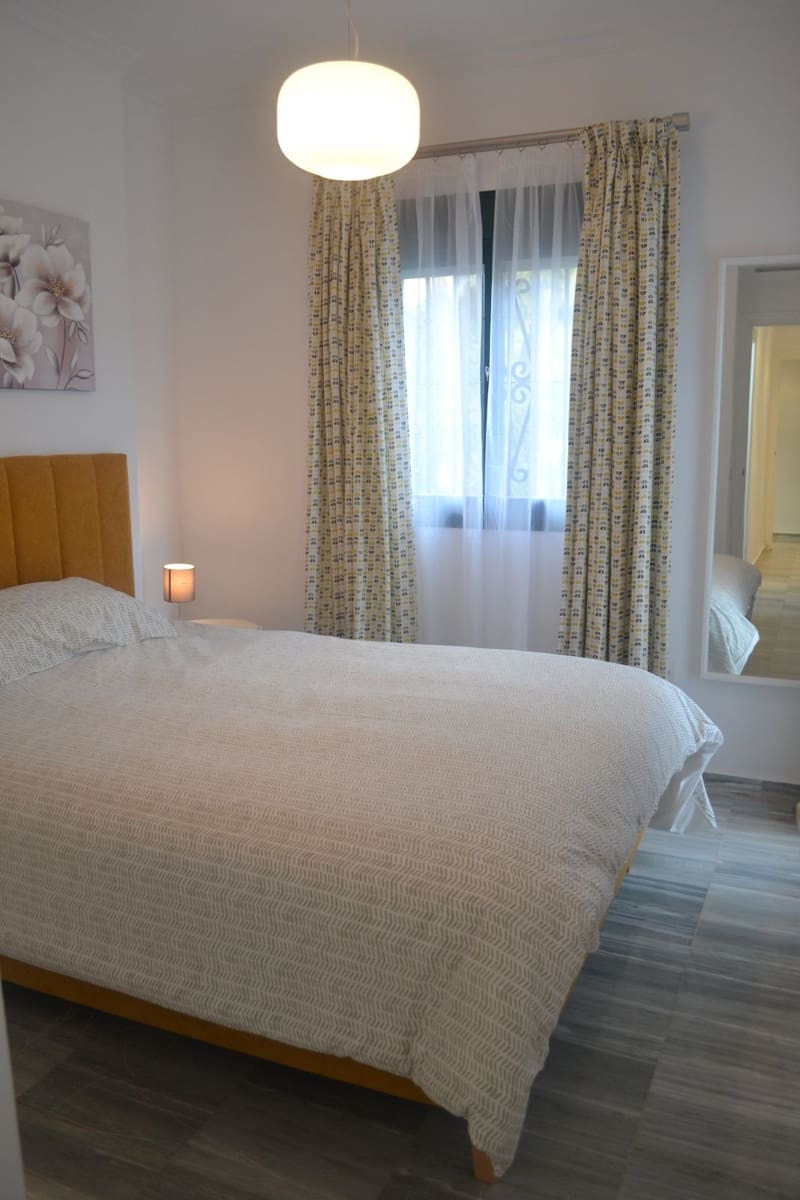 2 slaapkamer Appartement voor vakantieverhuur in Alhaurin Golf met zwembad garage - € 550 (Ref: 6703354)