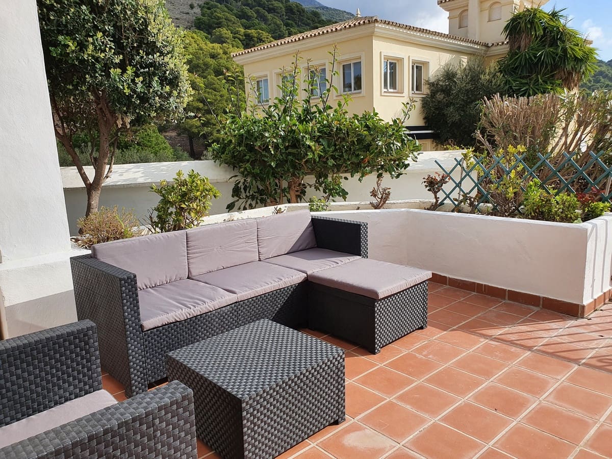 2 slaapkamer Appartement voor vakantieverhuur in Alhaurin Golf met zwembad garage - € 550 (Ref: 6703354)