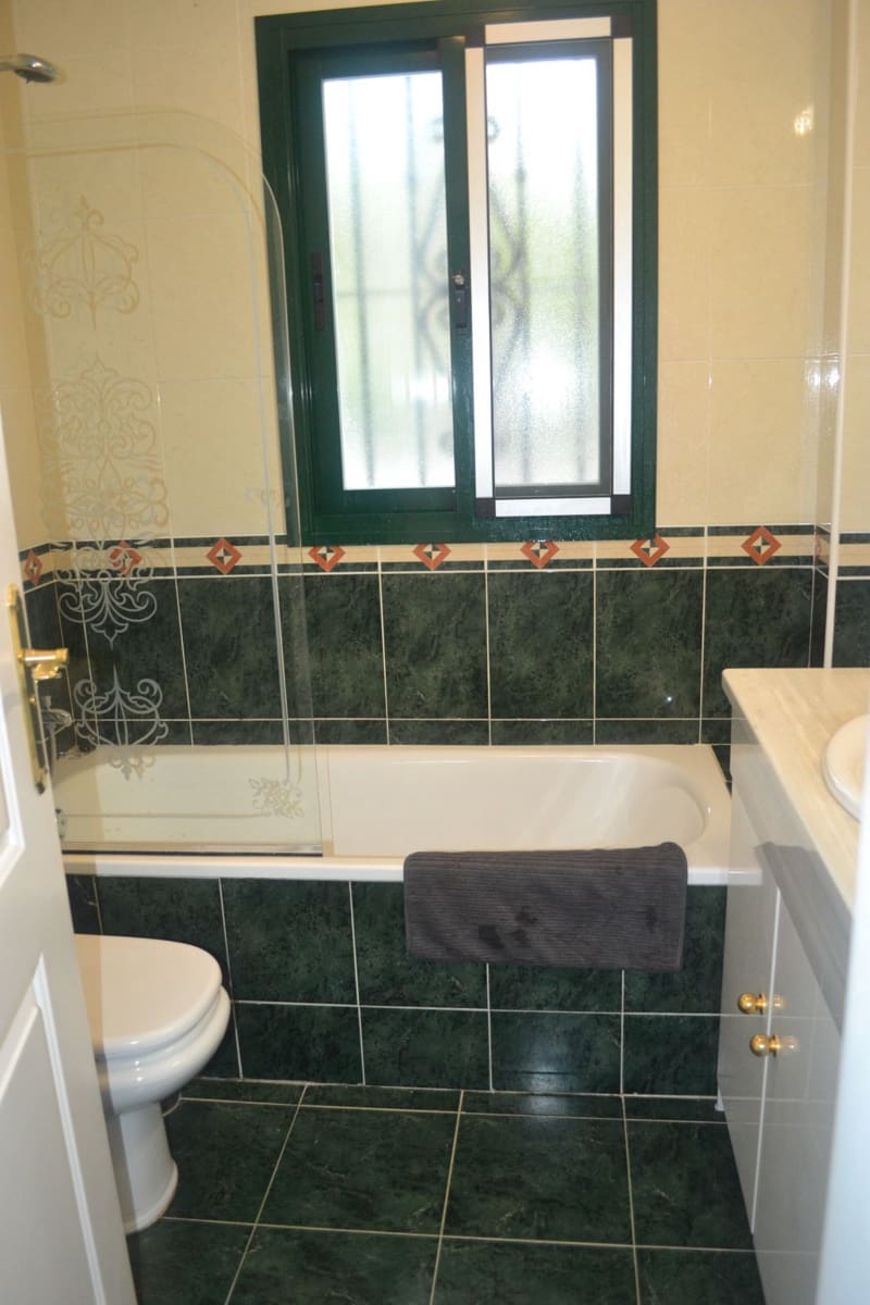 2 slaapkamer Appartement voor vakantieverhuur in Alhaurin Golf met zwembad garage - € 550 (Ref: 6703354)