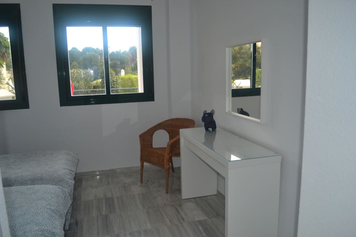 2 slaapkamer Appartement voor vakantieverhuur in Alhaurin Golf met zwembad garage - € 550 (Ref: 6703354)