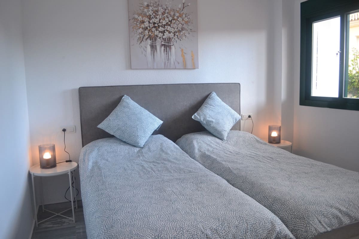 2 slaapkamer Appartement voor vakantieverhuur in Alhaurin Golf met zwembad garage - € 550 (Ref: 6703354)