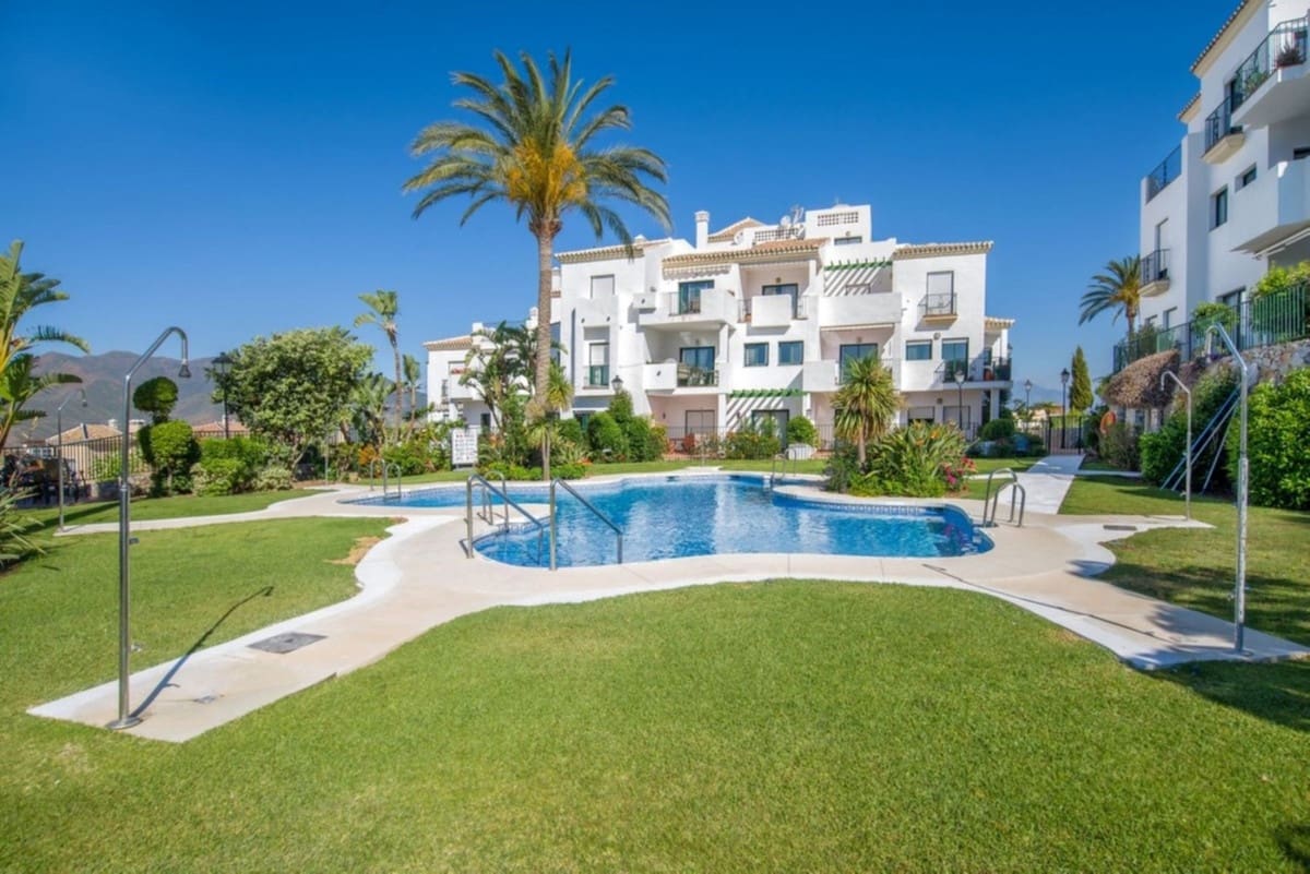 2 bedroom Apartment for holiday rental in Alhaurin Golf with pool garage - € 550 (Ref: 6703354)