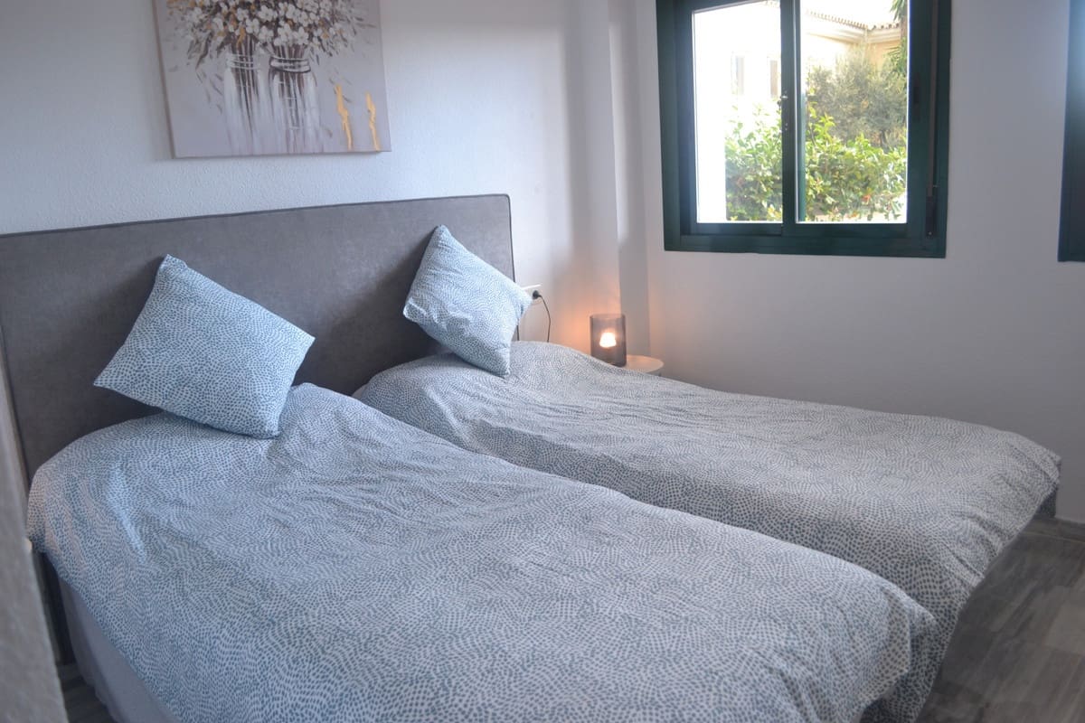 2 slaapkamer Appartement voor vakantieverhuur in Alhaurin Golf met zwembad garage - € 550 (Ref: 6703354)