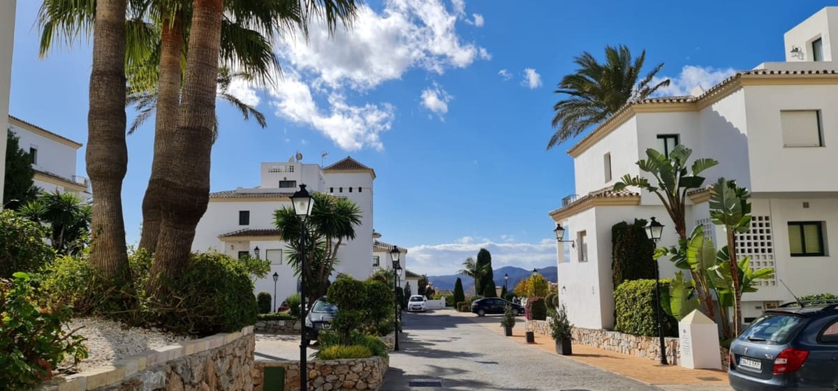 2 bedroom Apartment for holiday rental in Alhaurin Golf with pool garage - € 600 (Ref: 6721310)