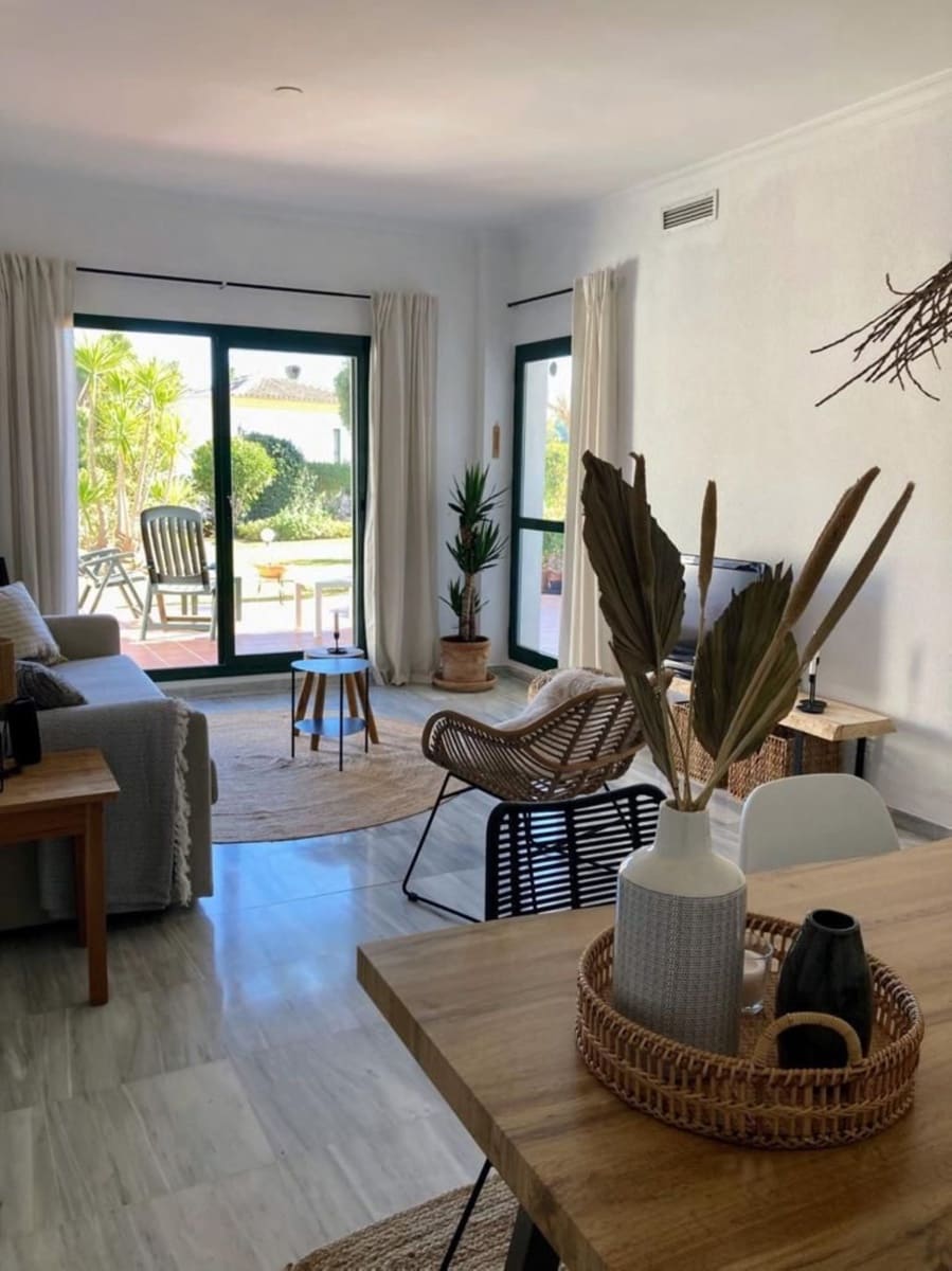 2 slaapkamer Appartement voor vakantieverhuur in Alhaurin Golf met zwembad garage - € 600 (Ref: 6721310)