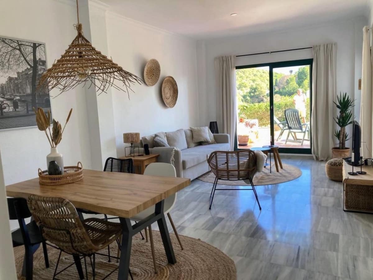 2 slaapkamer Appartement voor vakantieverhuur in Alhaurin Golf met zwembad garage - € 600 (Ref: 6721310)