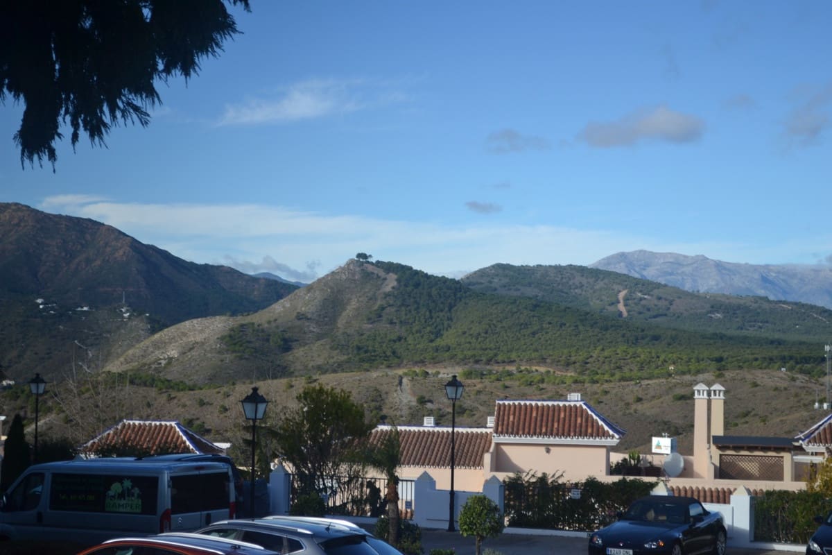 2 slaapkamer Appartement voor vakantieverhuur in Alhaurin Golf met zwembad garage - € 600 (Ref: 6721310)