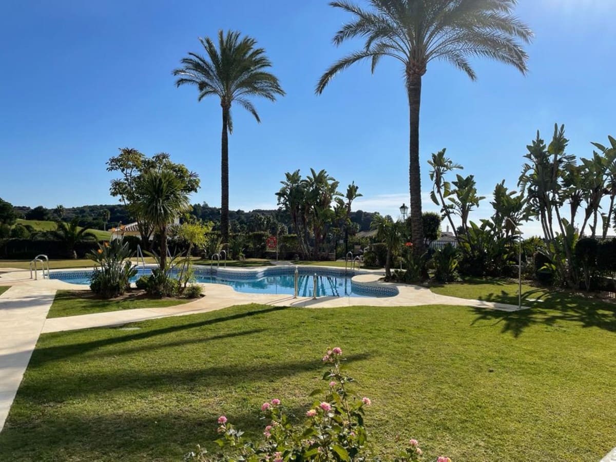 2 slaapkamer Appartement voor vakantieverhuur in Alhaurin Golf met zwembad garage - € 600 (Ref: 6721310)