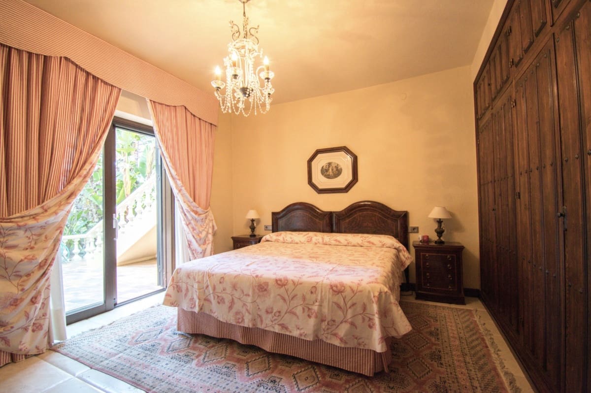 7 slaapkamer Villa te koop in Calahonda met zwembad - € 2.995.000 (Ref: 6754179)