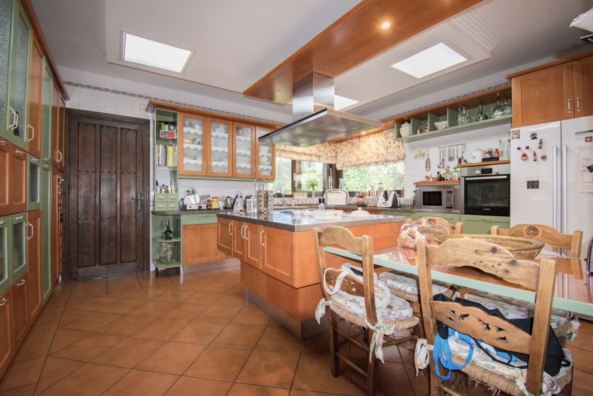 7 slaapkamer Villa te koop in Calahonda met zwembad - € 2.995.000 (Ref: 6754179)