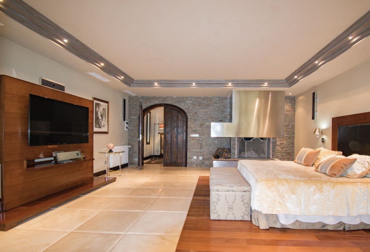 7 slaapkamer Villa te koop in Calahonda met zwembad - € 2.995.000 (Ref: 6754179)