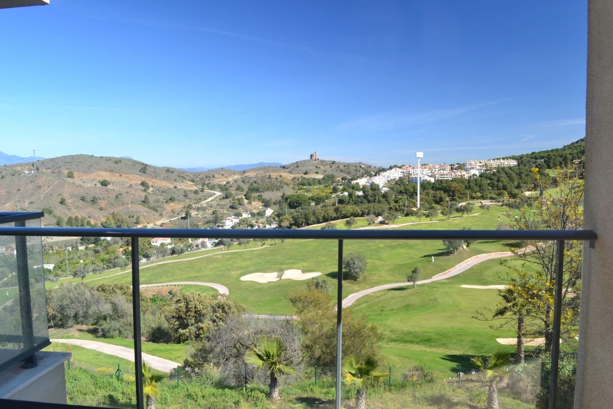 3 slaapkamer Penthouse voor vakantieverhuur in Alhaurin Golf met zwembad garage - € 700 (Ref: 6857702)