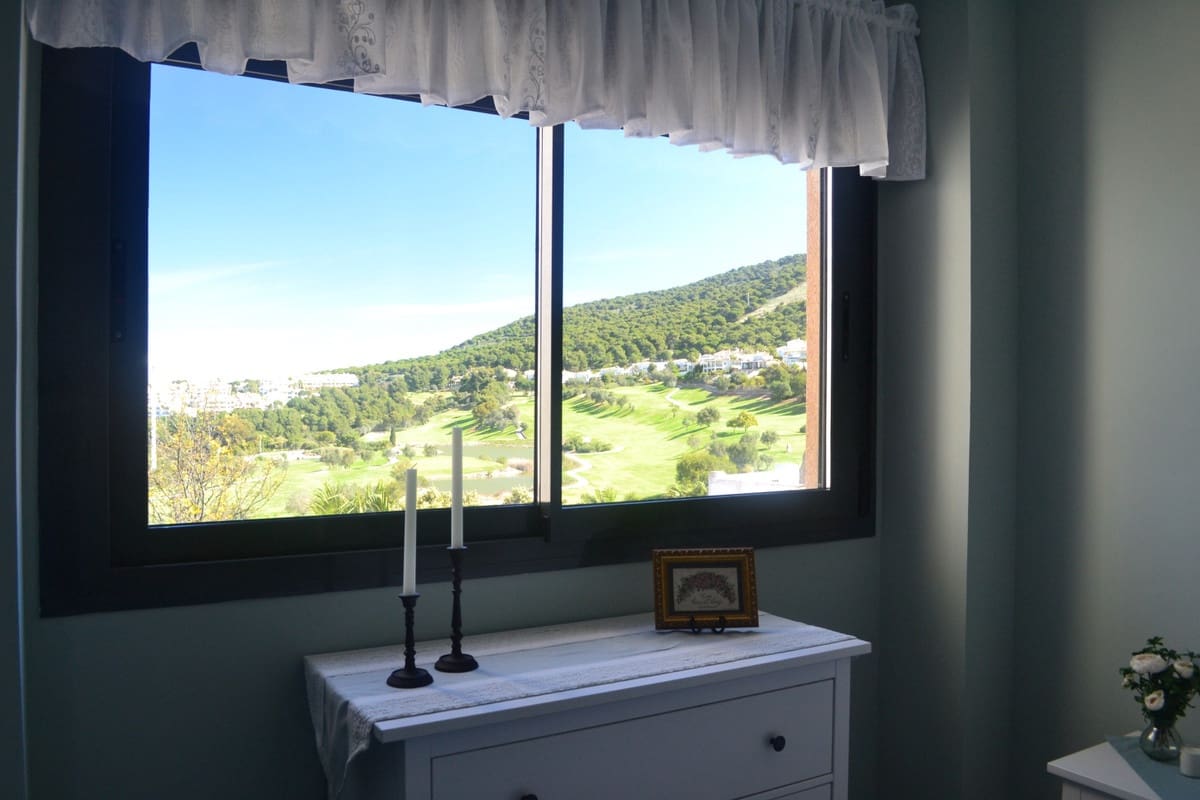 3 slaapkamer Penthouse voor vakantieverhuur in Alhaurin Golf met zwembad garage - € 700 (Ref: 6857702)