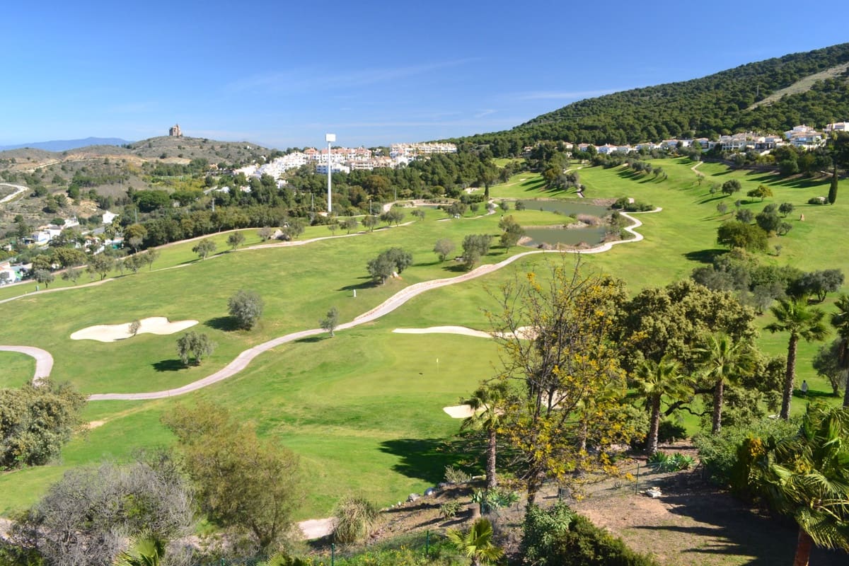 3 slaapkamer Penthouse voor vakantieverhuur in Alhaurin Golf met zwembad garage - € 700 (Ref: 6857702)