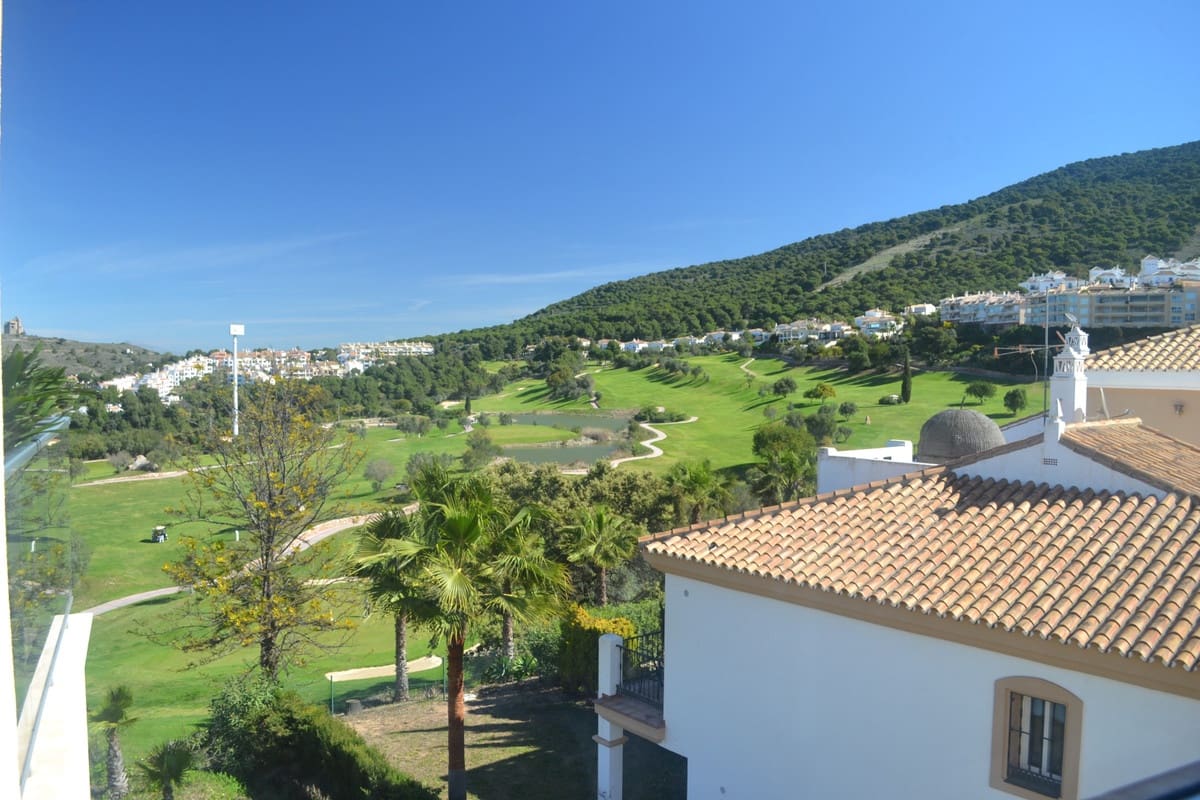 3 slaapkamer Penthouse voor vakantieverhuur in Alhaurin Golf met zwembad garage - € 700 (Ref: 6857702)