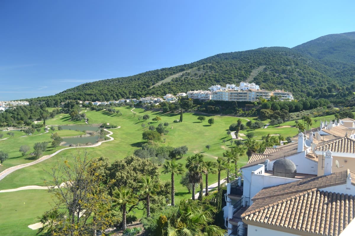 3 slaapkamer Penthouse voor vakantieverhuur in Alhaurin Golf met zwembad garage - € 700 (Ref: 6857702)