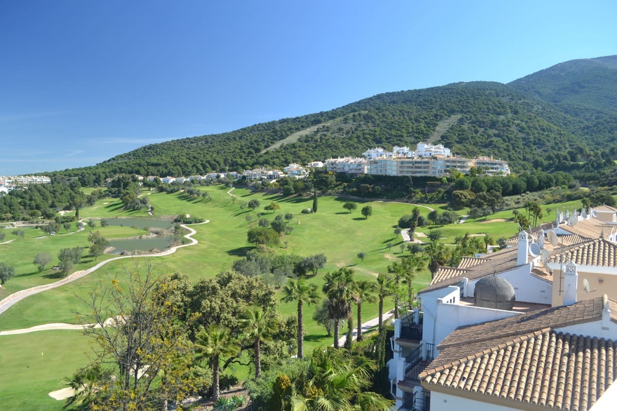 3 bedroom Penthouse for holiday rental in Alhaurin Golf with pool garage - € 700 (Ref: 6857702)