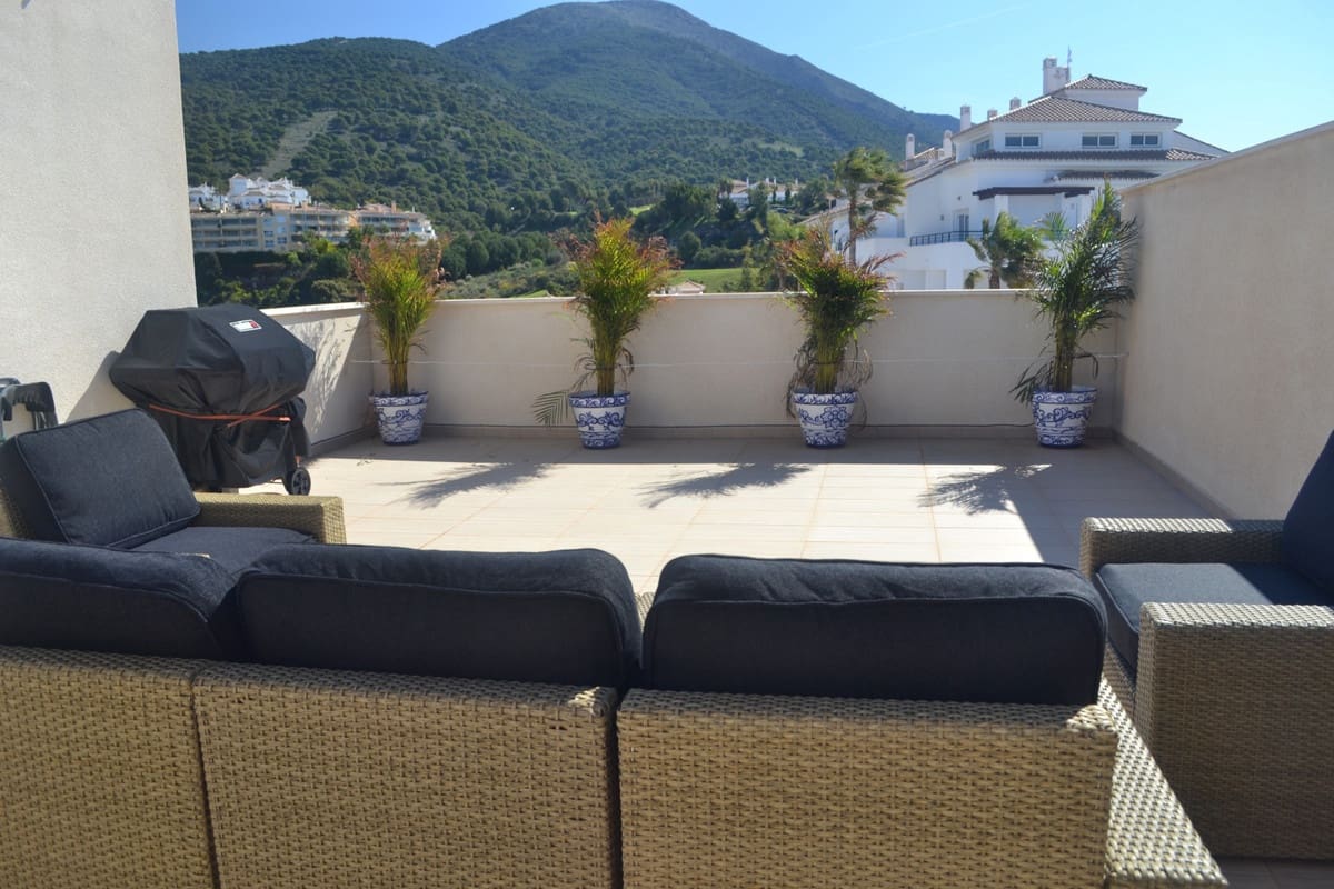 3 bedroom Penthouse for holiday rental in Alhaurin Golf with pool garage - € 700 (Ref: 6857702)