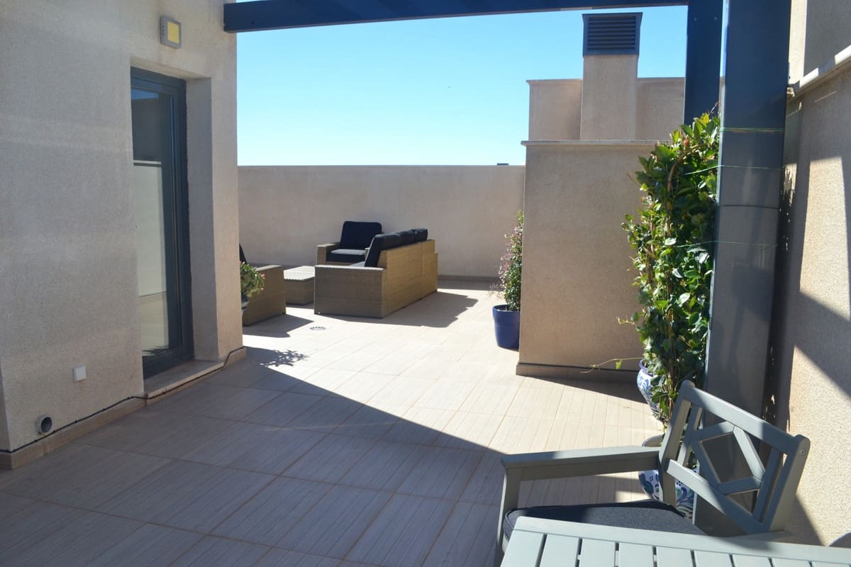 3 bedroom Penthouse for holiday rental in Alhaurin Golf with pool garage - € 700 (Ref: 6857702)