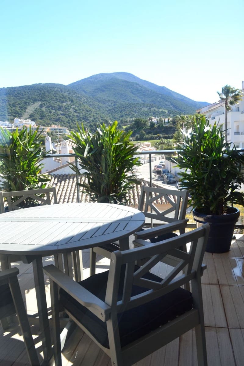 3 bedroom Penthouse for holiday rental in Alhaurin Golf with pool garage - € 700 (Ref: 6857702)