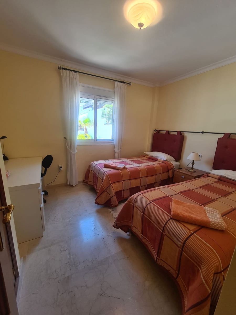 3 quarto Moradia Geminada para arrendamento para férias em Alhaurin Golf com piscina Garagem - 560 € (Ref: 6918284)