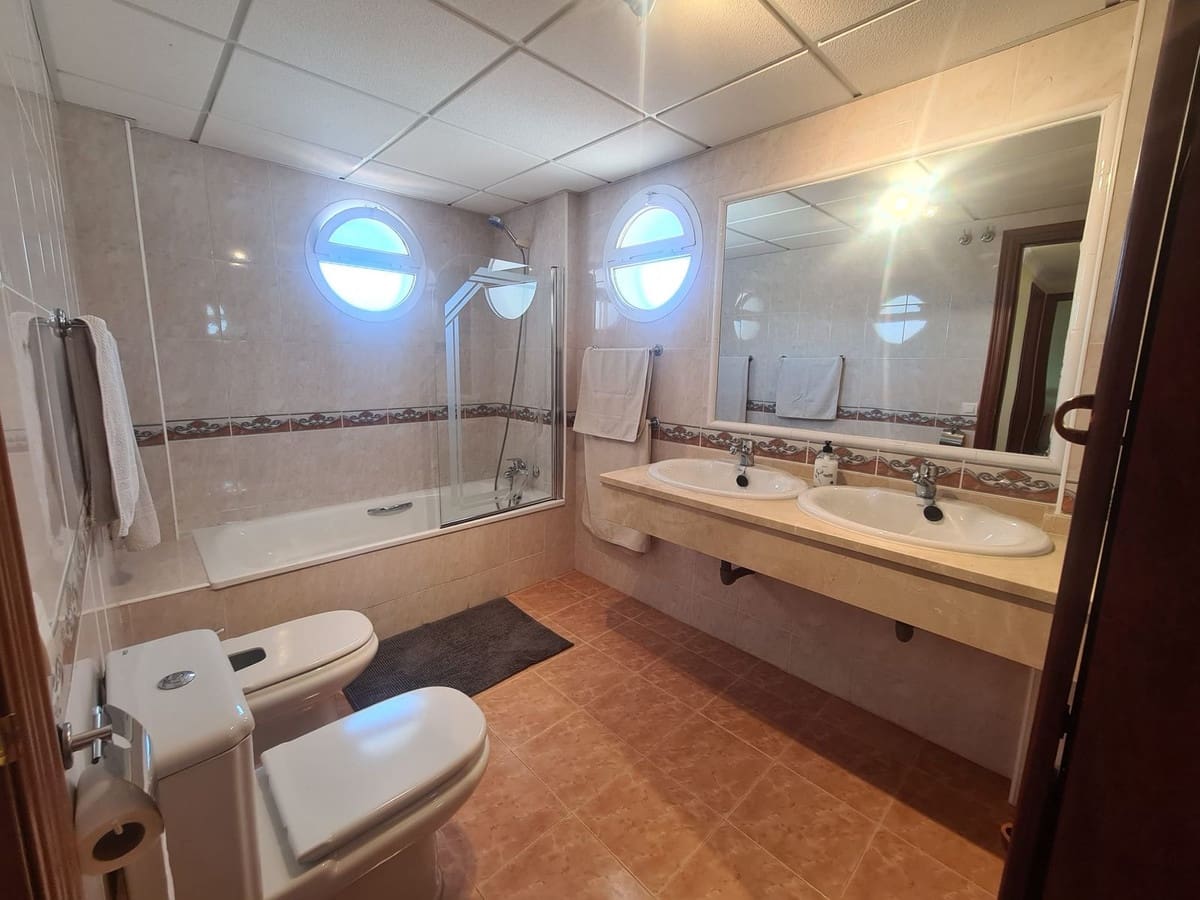 3 quarto Moradia Geminada para arrendamento para férias em Alhaurin Golf com piscina Garagem - 560 € (Ref: 6918284)