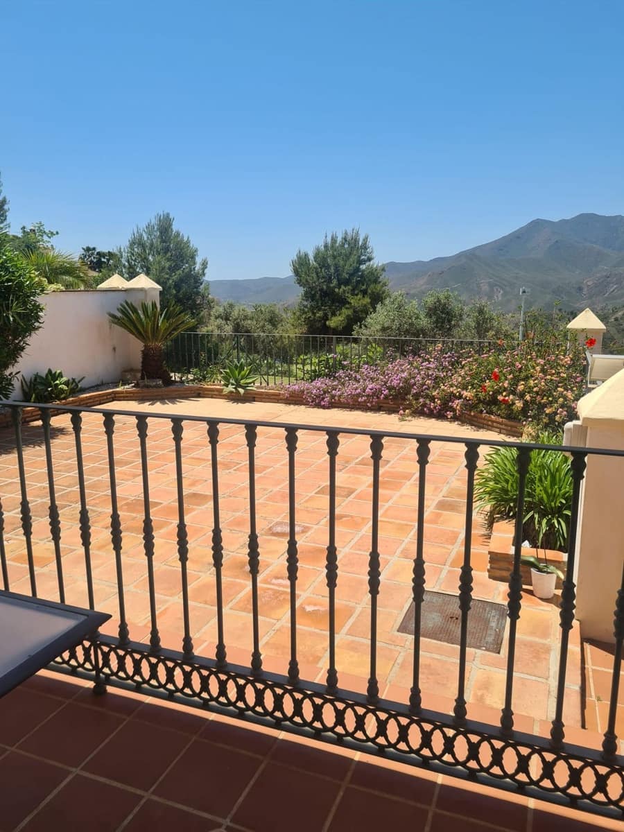 3 quarto Moradia Geminada para arrendamento para férias em Alhaurin Golf com piscina Garagem - 560 € (Ref: 6918284)