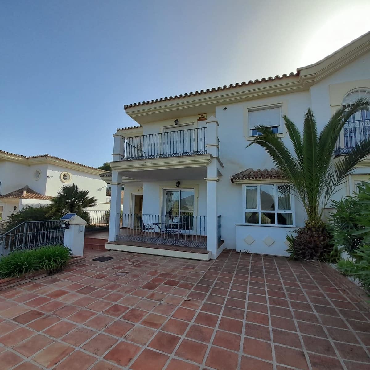 3 quarto Moradia Geminada para arrendamento para férias em Alhaurin Golf com piscina Garagem - 560 € (Ref: 6918284)