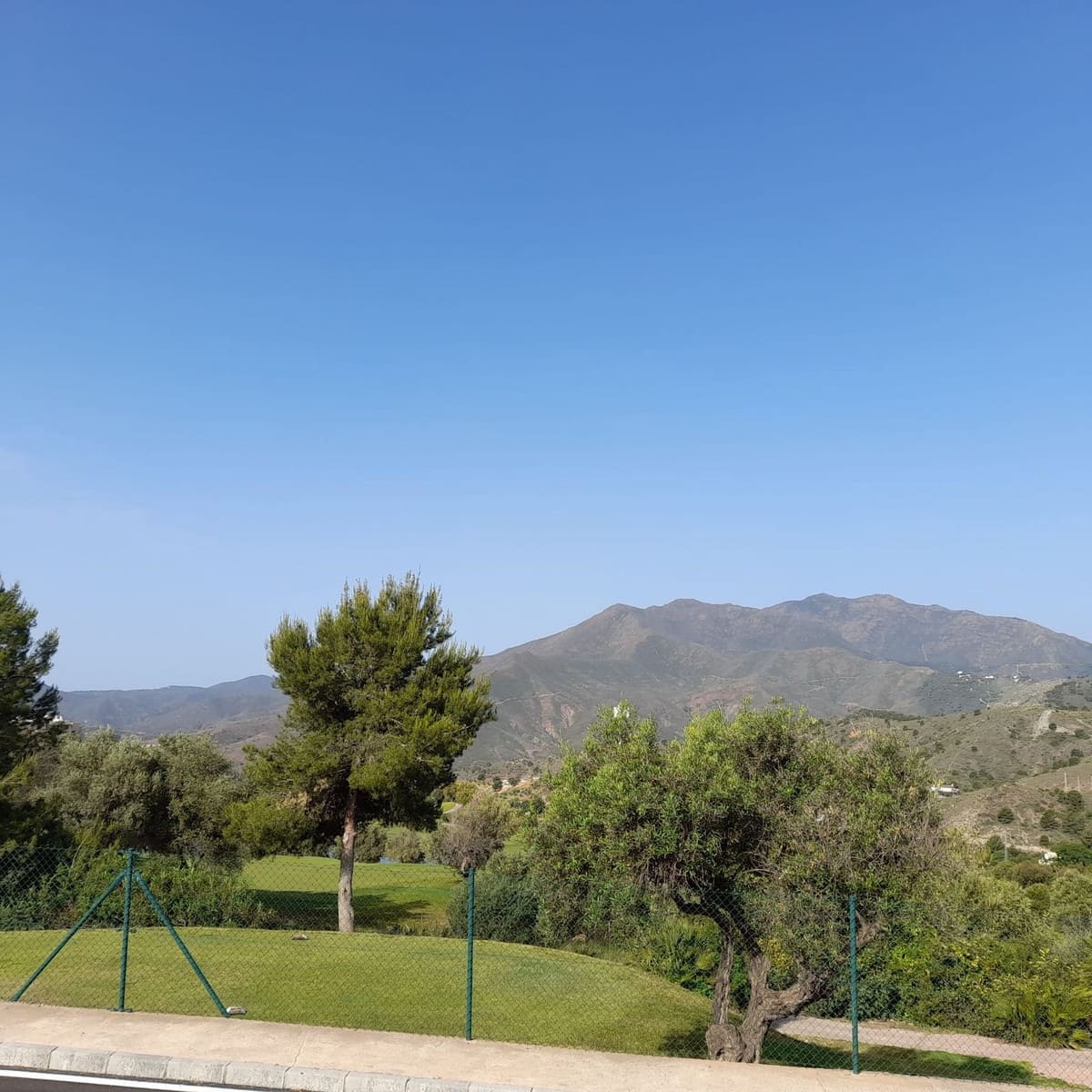 3 quarto Moradia Geminada para arrendamento para férias em Alhaurin Golf com piscina Garagem - 560 € (Ref: 6918284)