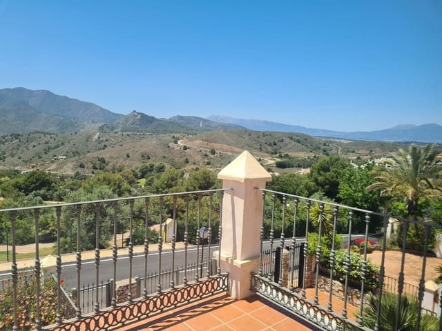 3 bedroom Semi-detached Villa for holiday rental in Alhaurín Golf, Alhaurín el Grande with pool garage - € 560 (Ref: 6918284)