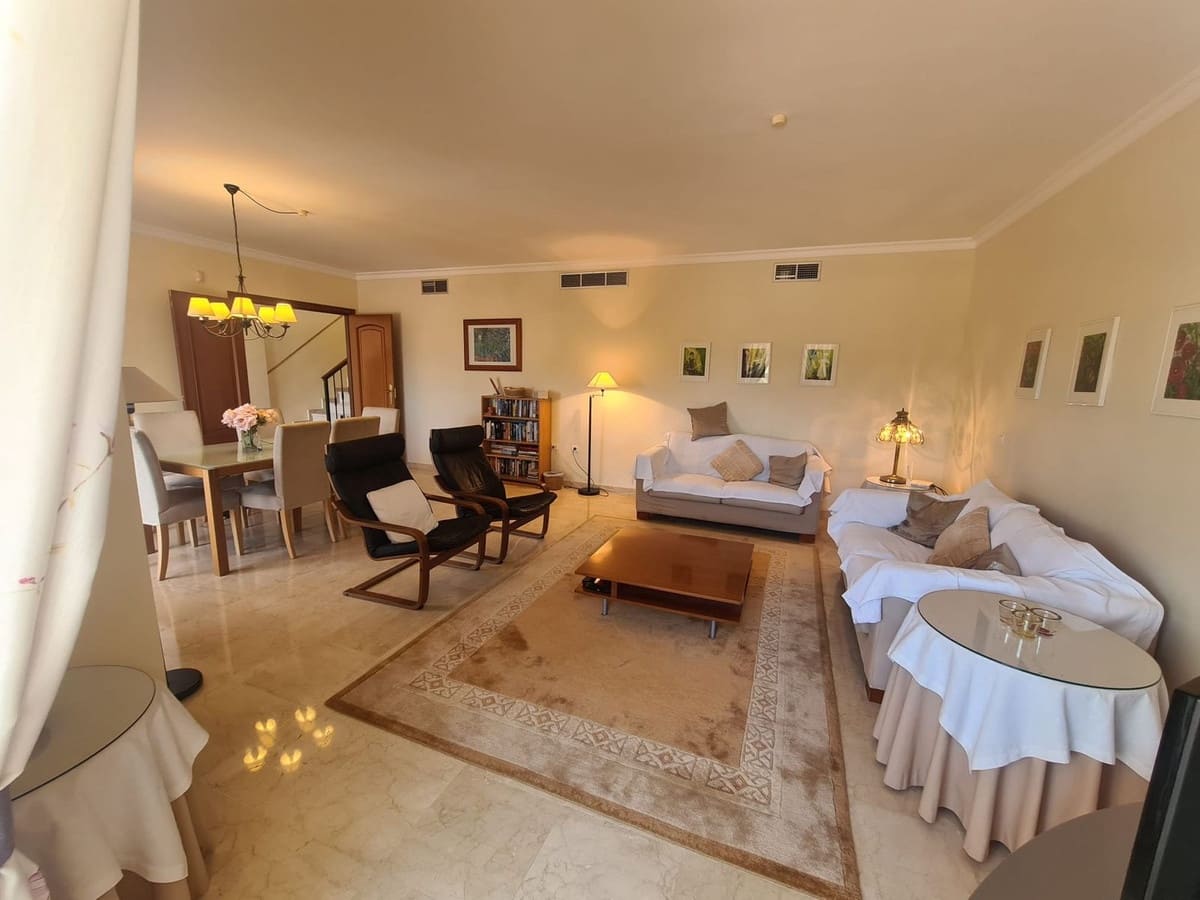 3 bedroom Semi-detached Villa for holiday rental in Alhaurin Golf with pool garage - € 560 (Ref: 6918284)